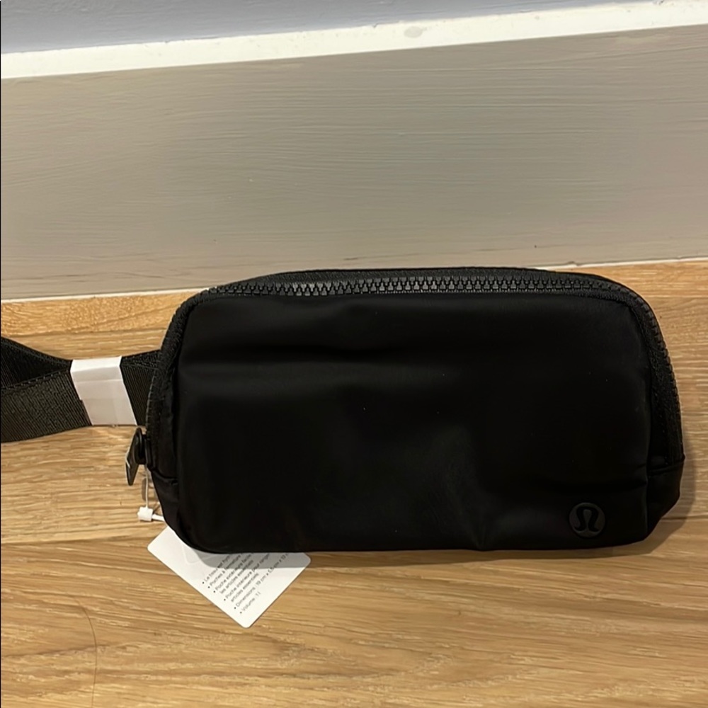 Lululemon Everywhere Bag NWT